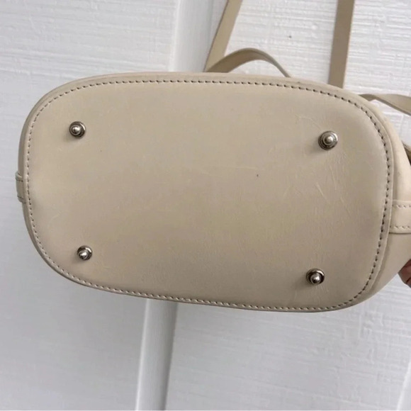 Vintage Dooney & Bourke Cream Leather Buckle Front Detail Bucket Shoulder Bag - Picture 9 of 13